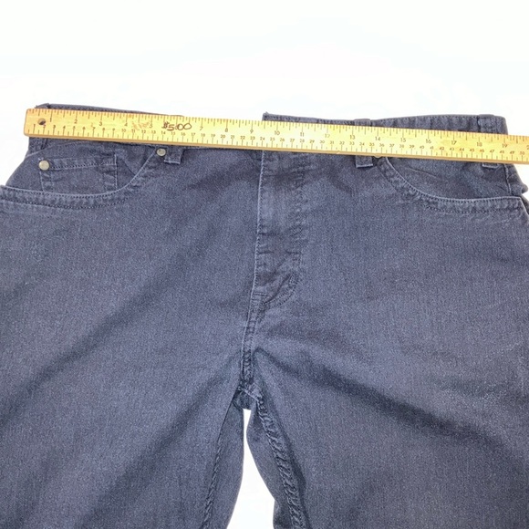 Kenneth Cole Reaction men’s w38L29
Black Relaxed Fit Jeans - Picture 9 of 16
